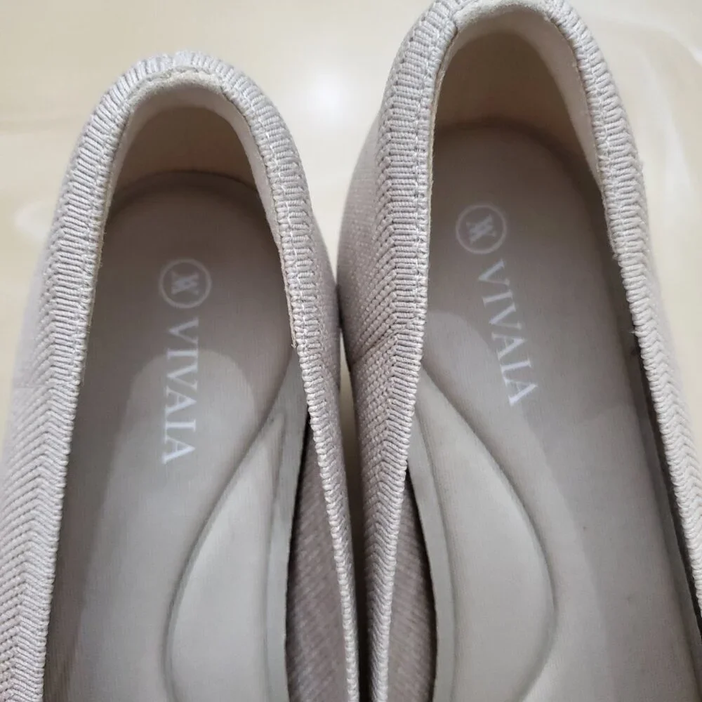 Vivaia Elvia Round Toe Chunky Heel Beige Women's Slip On Pumps Size 40 US 9